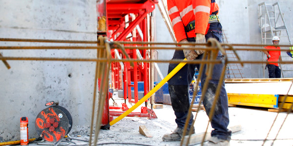 Durerea de spate, un risc AMS major pentru muncitorii din Construcții